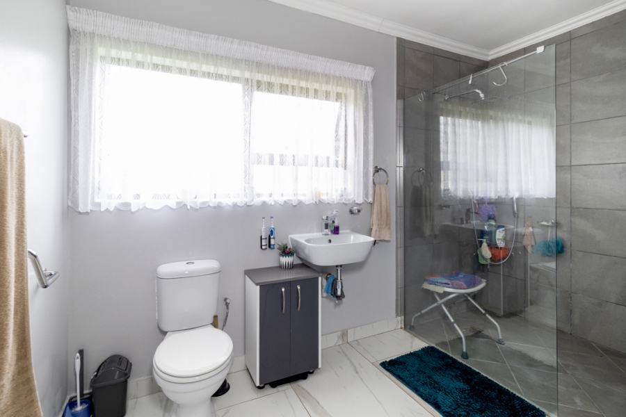 8 Bedroom Property for Sale in Ifafi North West